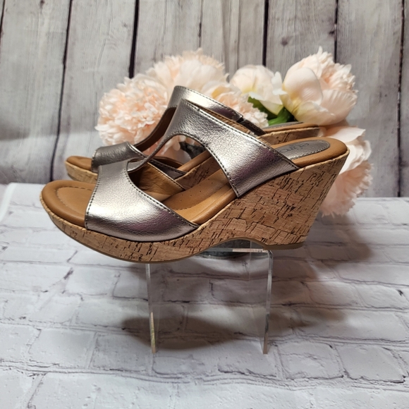 Eurosoft by Sofft Wedge Sandal with Cork Heel and Metallic Upper Size 7 - Picture 2 of 15